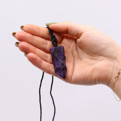 Collar Punta de Amatista con Cordón Trenzado – Protección y Claridad Mental
