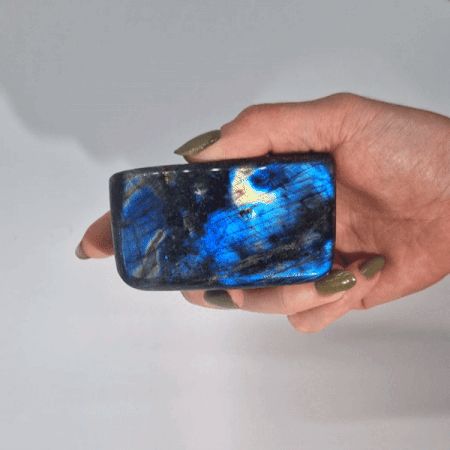 Piedra Mediana de Labradorita de Madagascar