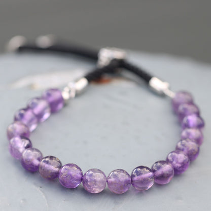 Pulsera de hilo negro de Amatistas