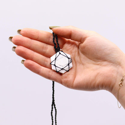 Collar de Howlita Hexagonal - Paciencia