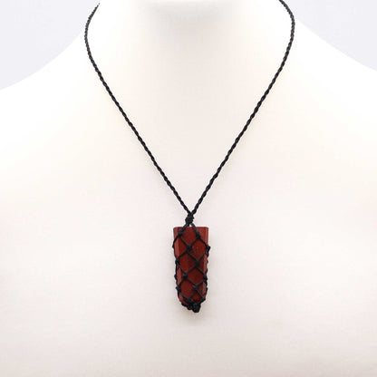 Colgante de Punta Plana de Jaspe Rojo con Red Entrelazada - Collar de Piedra Natural