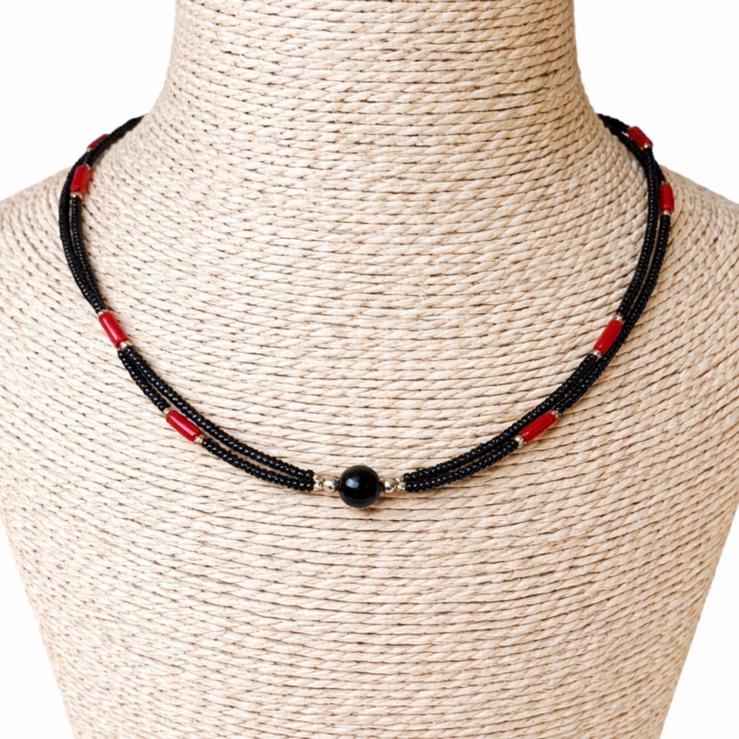 Collar Nepalí Extrafino Dos Líneas · Ónix Negro & Coral | Joya de Fuerza y Vitalidad