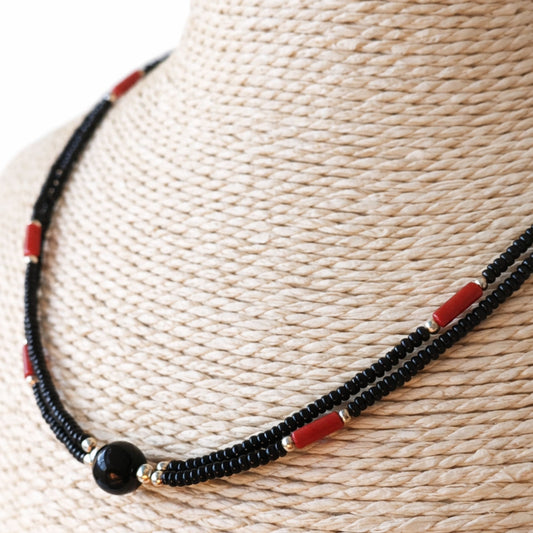Collar Nepalí Extrafino Dos Líneas · Ónix Negro & Coral | Joya de Fuerza y Vitalidad
