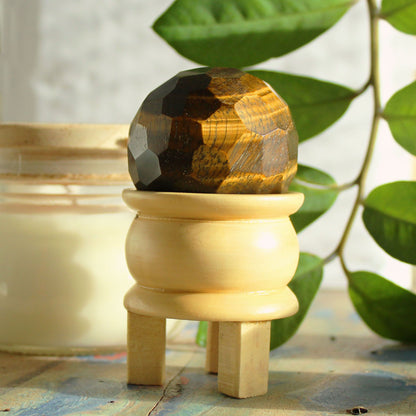 Bola curativa Ojo de Tigre facetada con soporte – Esfera energética decorativa