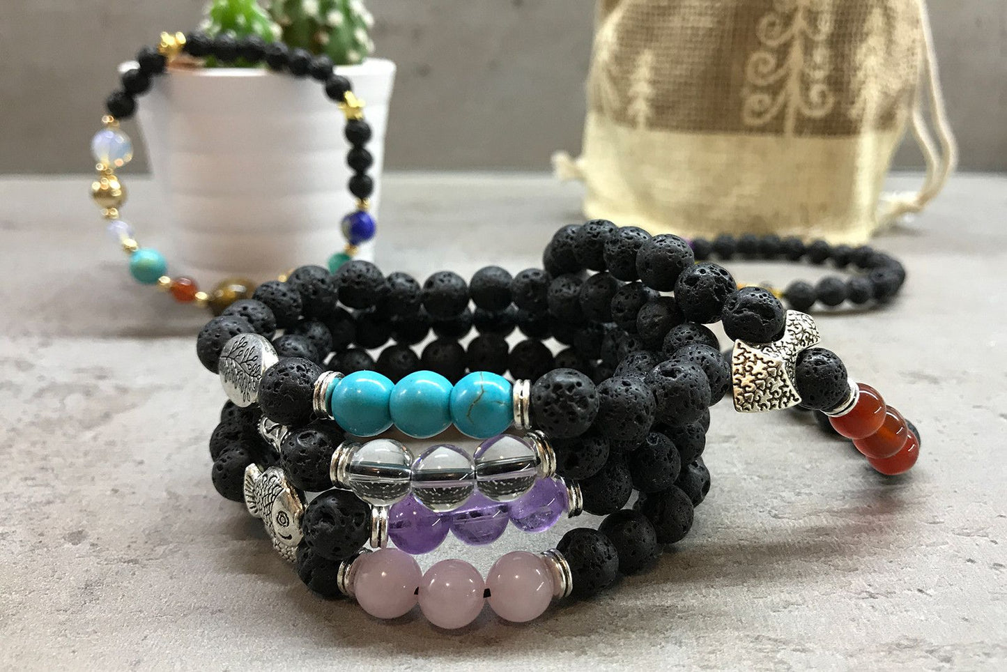 Pulsera de Piedra de Lava con Hamsa y Ojo de Tigre – Protección y Equilibrio