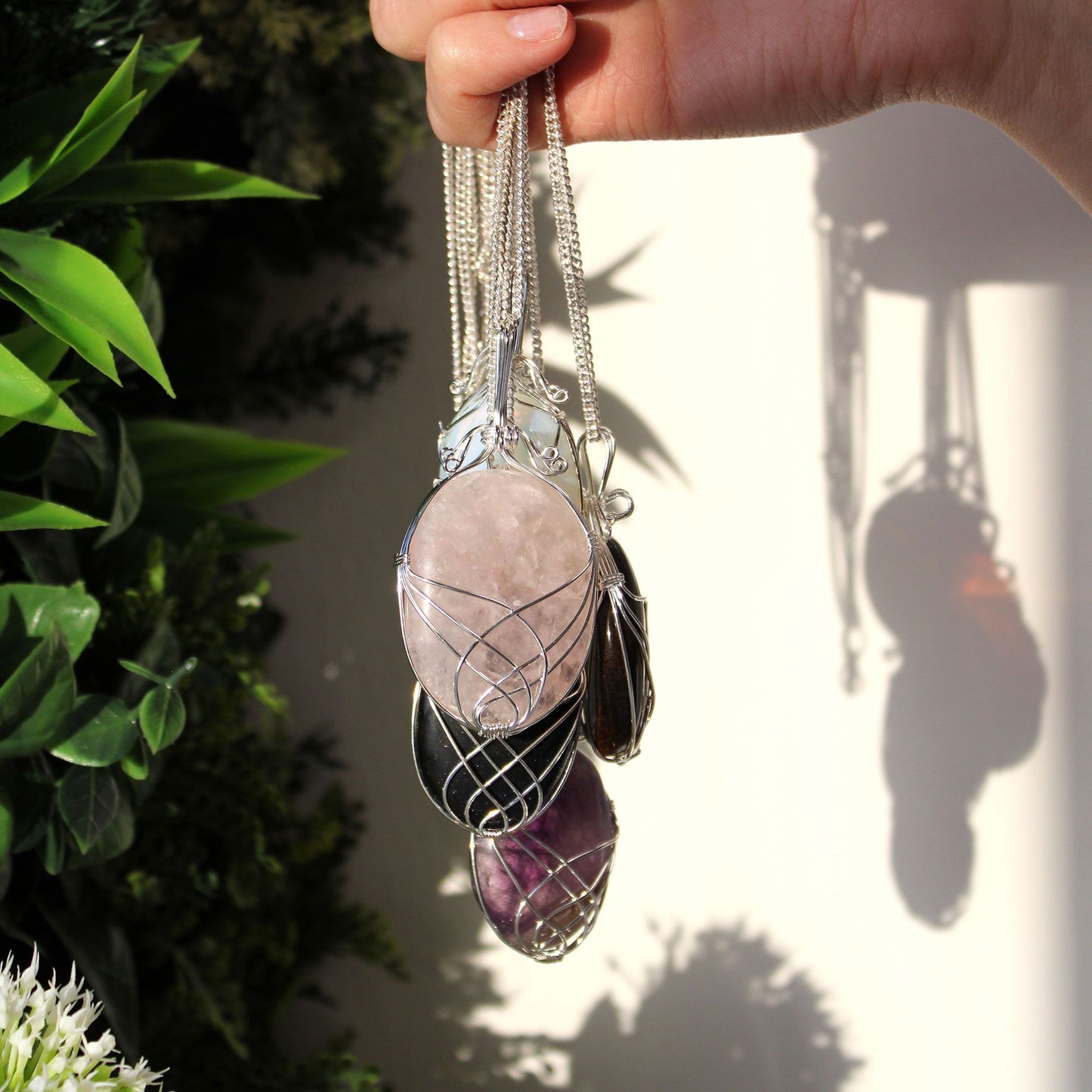 Collar de Piedras Envueltas en Cascada - Cuarzo Rosa