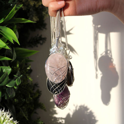 Collar de Piedras Envueltas en Cascada - Cuarzo Rosa