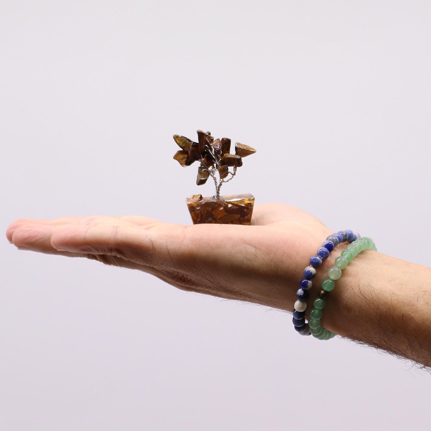 Mini Árbol de Piedras Preciosas sobre Base de Orgonita Ojo de Tigre (15 Piedras) para Protección y Abundancia