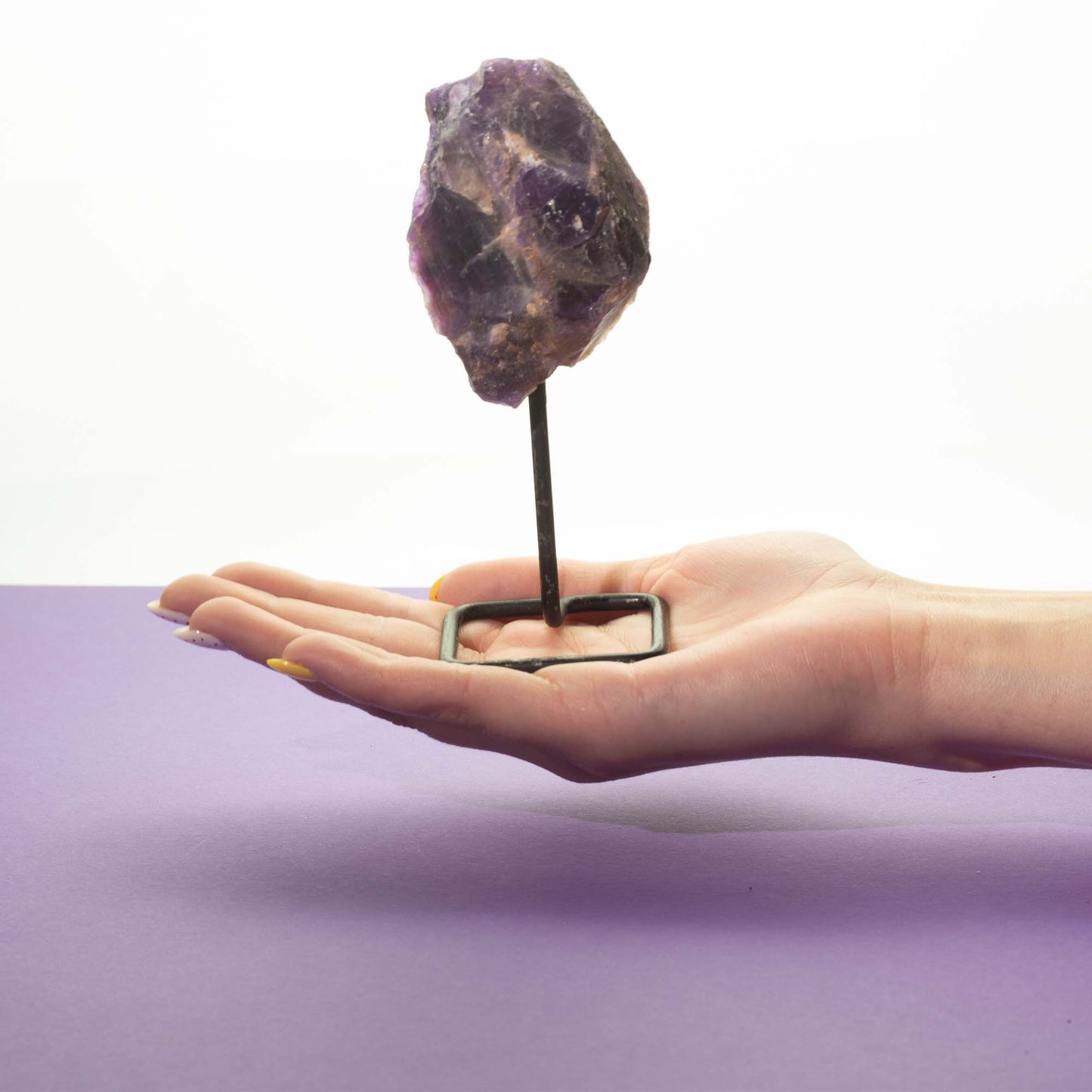 Muestra de mineral en soporte metálico - amazonita