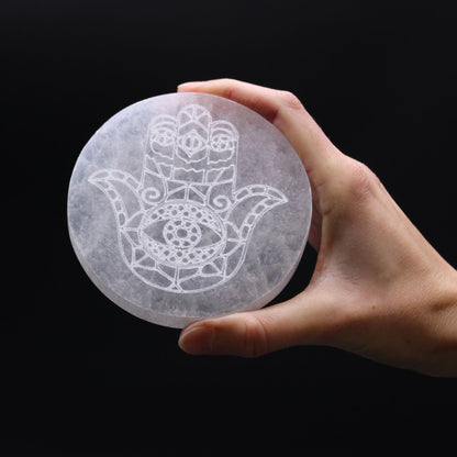Plato de Carga de Selenita Hamsa 10 cm | Base para Limpiar y Recargar Cristales