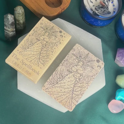 Las cartas oráculo del libro de hechizos